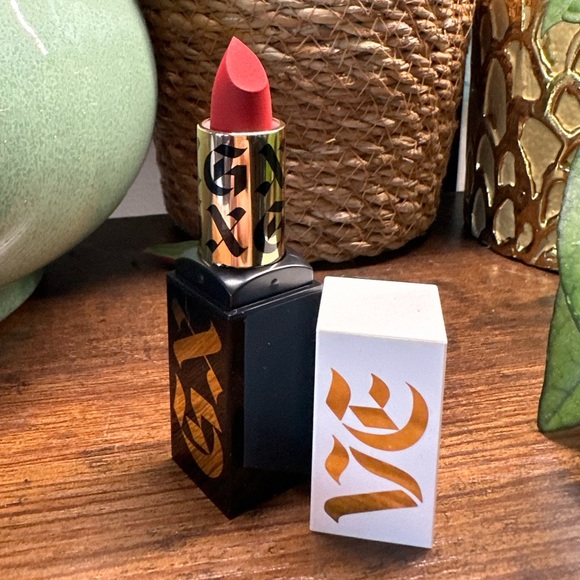 GXVE by Gwen Stefani Original Me High-Performance Matte Lipstick Original Recipe - Picture 1 of 3
